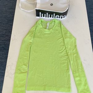 Lululemon rare scream green swiftly tech long sleeve women’s size 2 tee